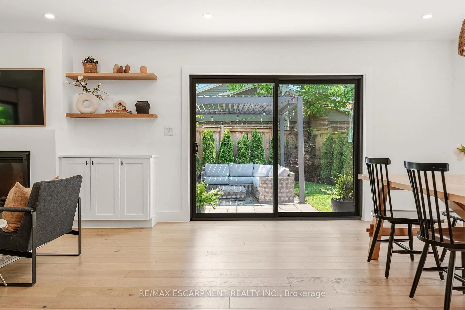 Photo 10 of 394 Rankin Drive, Burlington, Roseland — HOMEH