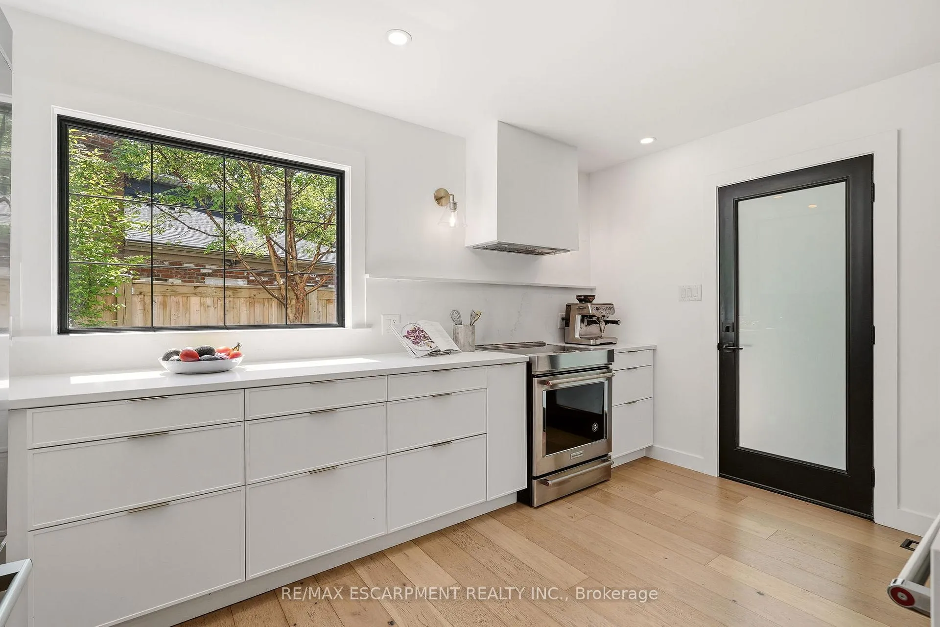 Photo 14 of 394 Rankin Drive, Burlington, Roseland — HOMEH