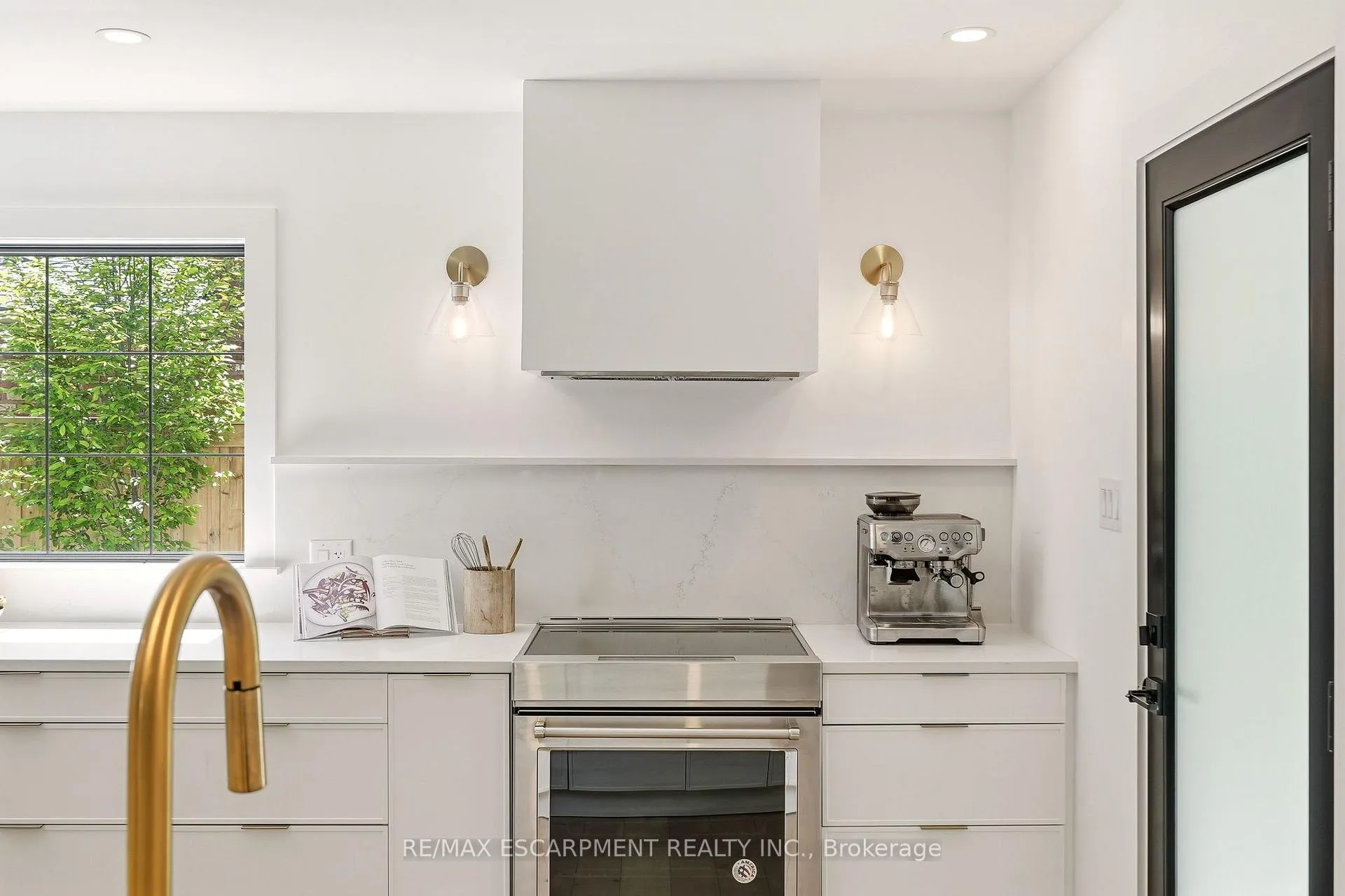 Photo 17 of 394 Rankin Drive, Burlington, Roseland — HOMEH