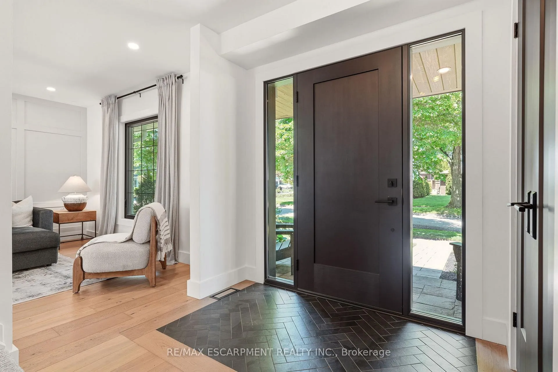 Photo 22 of 394 Rankin Drive, Burlington, Roseland — HOMEH