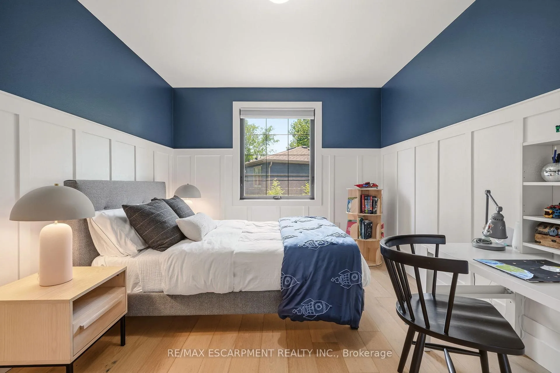 Photo 24 of 394 Rankin Drive, Burlington, Roseland — HOMEH