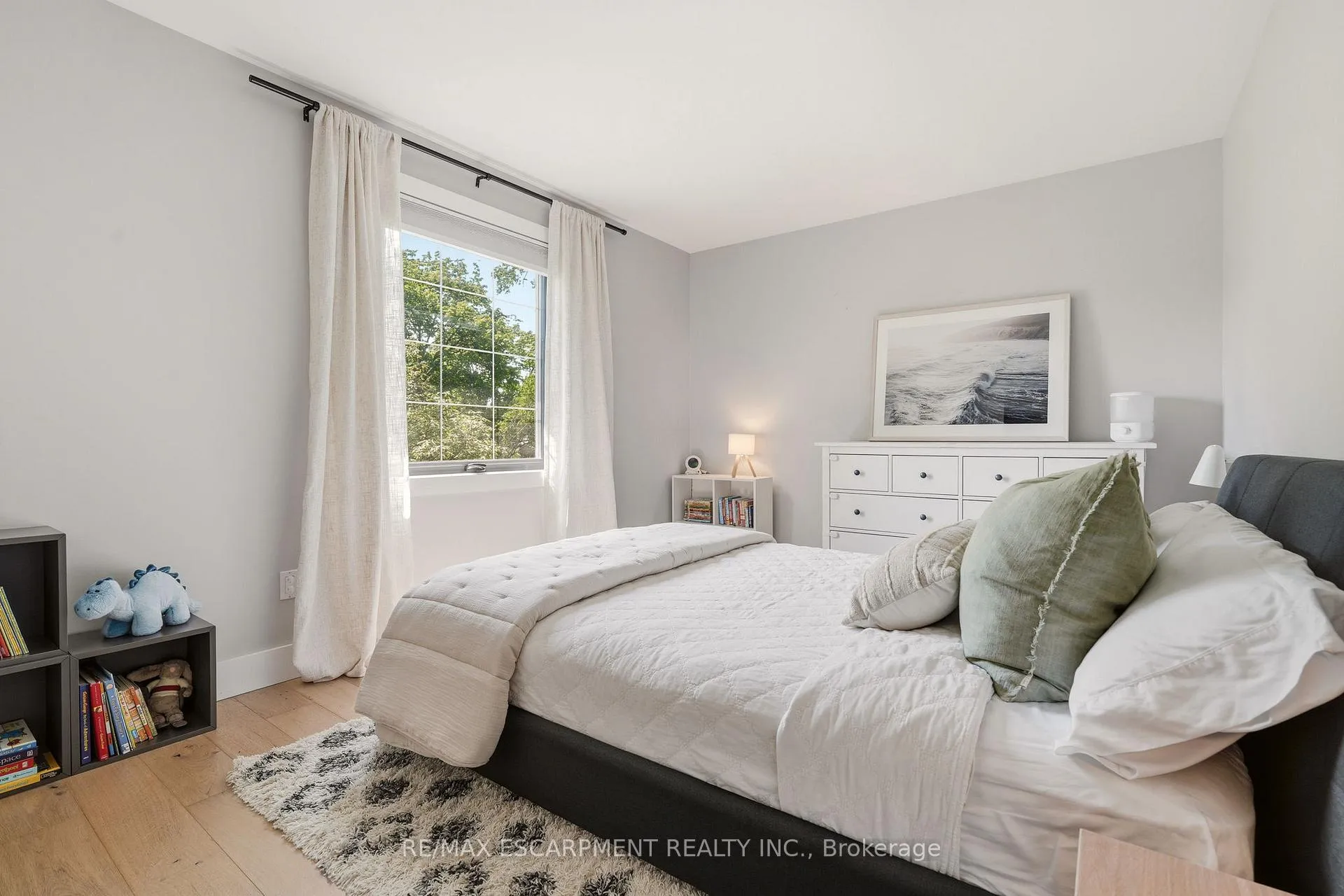 Photo 26 of 394 Rankin Drive, Burlington, Roseland — HOMEH