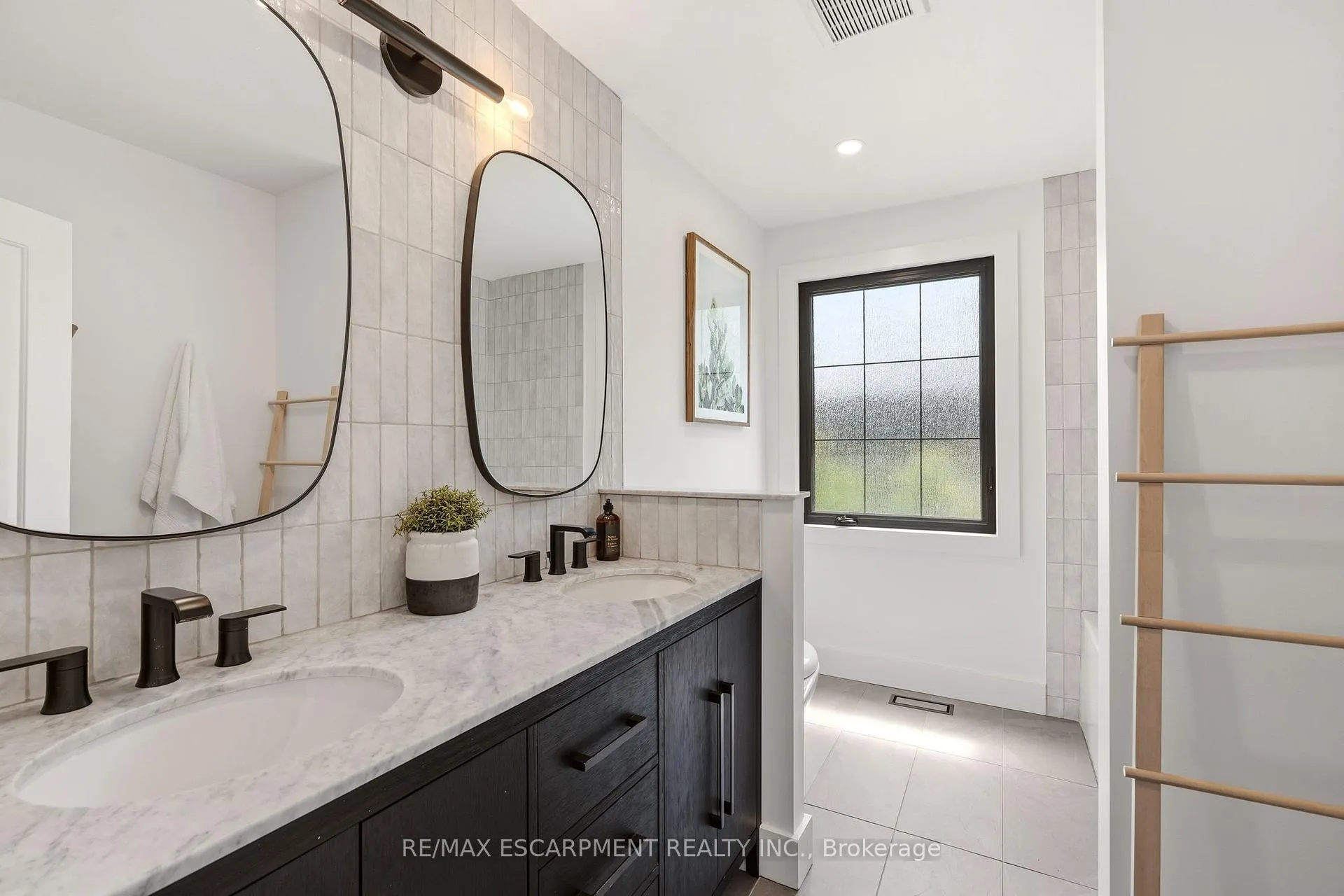 Photo 28 of 394 Rankin Drive, Burlington, Roseland — HOMEH