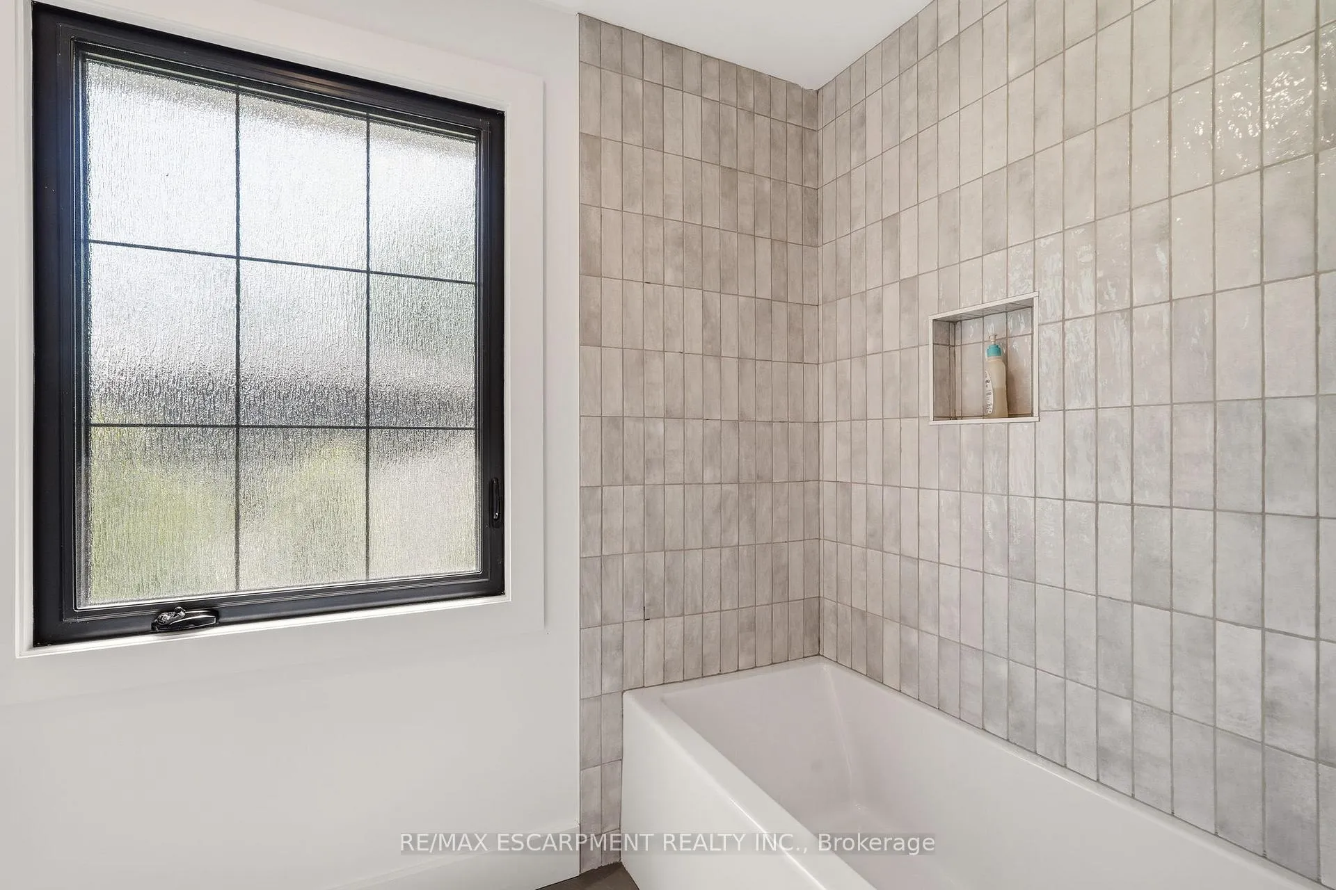 Photo 29 of 394 Rankin Drive, Burlington, Roseland — HOMEH