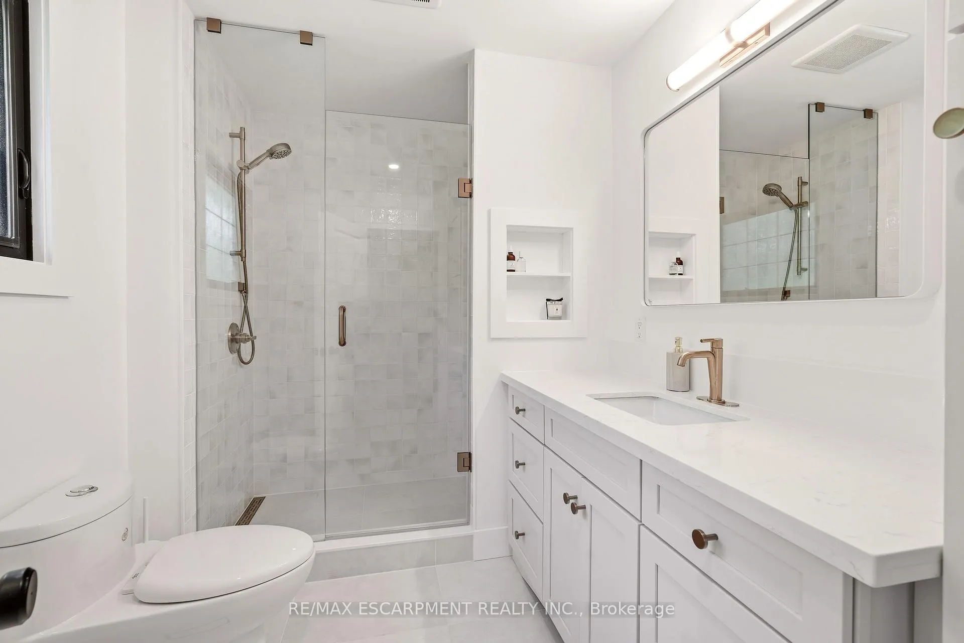 Photo 33 of 394 Rankin Drive, Burlington, Roseland — HOMEH