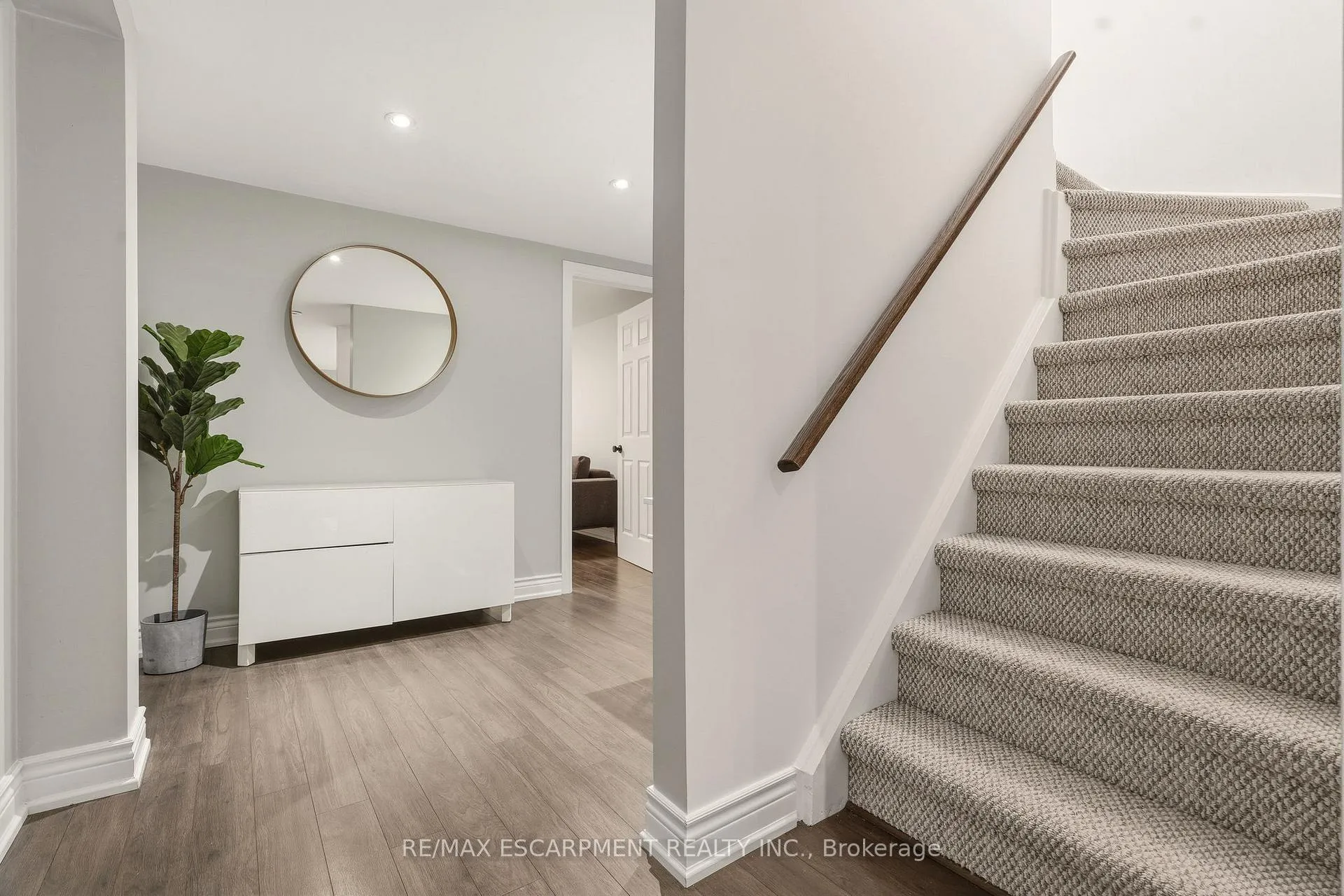 Photo 34 of 394 Rankin Drive, Burlington, Roseland — HOMEH