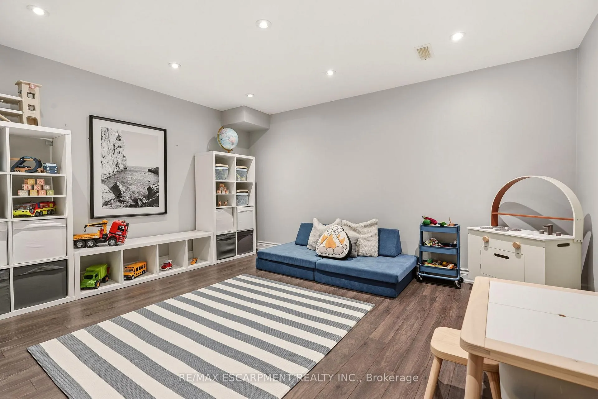 Photo 35 of 394 Rankin Drive, Burlington, Roseland — HOMEH