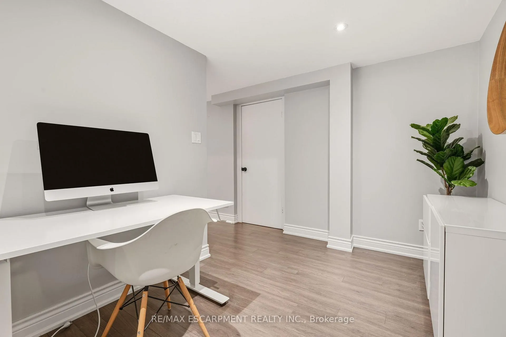 Photo 36 of 394 Rankin Drive, Burlington, Roseland — HOMEH