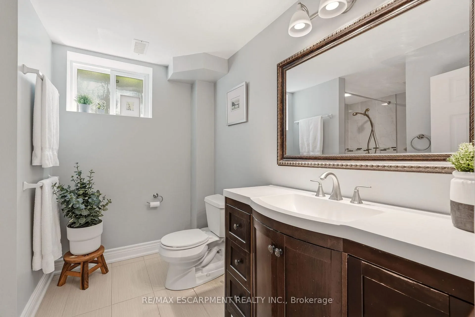 Photo 38 of 394 Rankin Drive, Burlington, Roseland — HOMEH