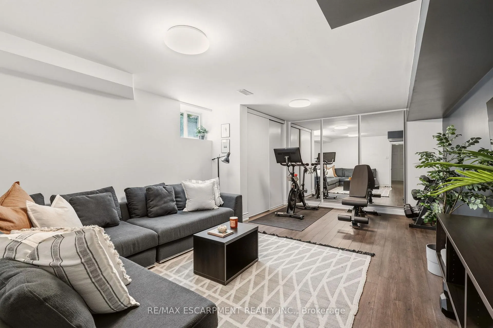 Photo 41 of 394 Rankin Drive, Burlington, Roseland — HOMEH