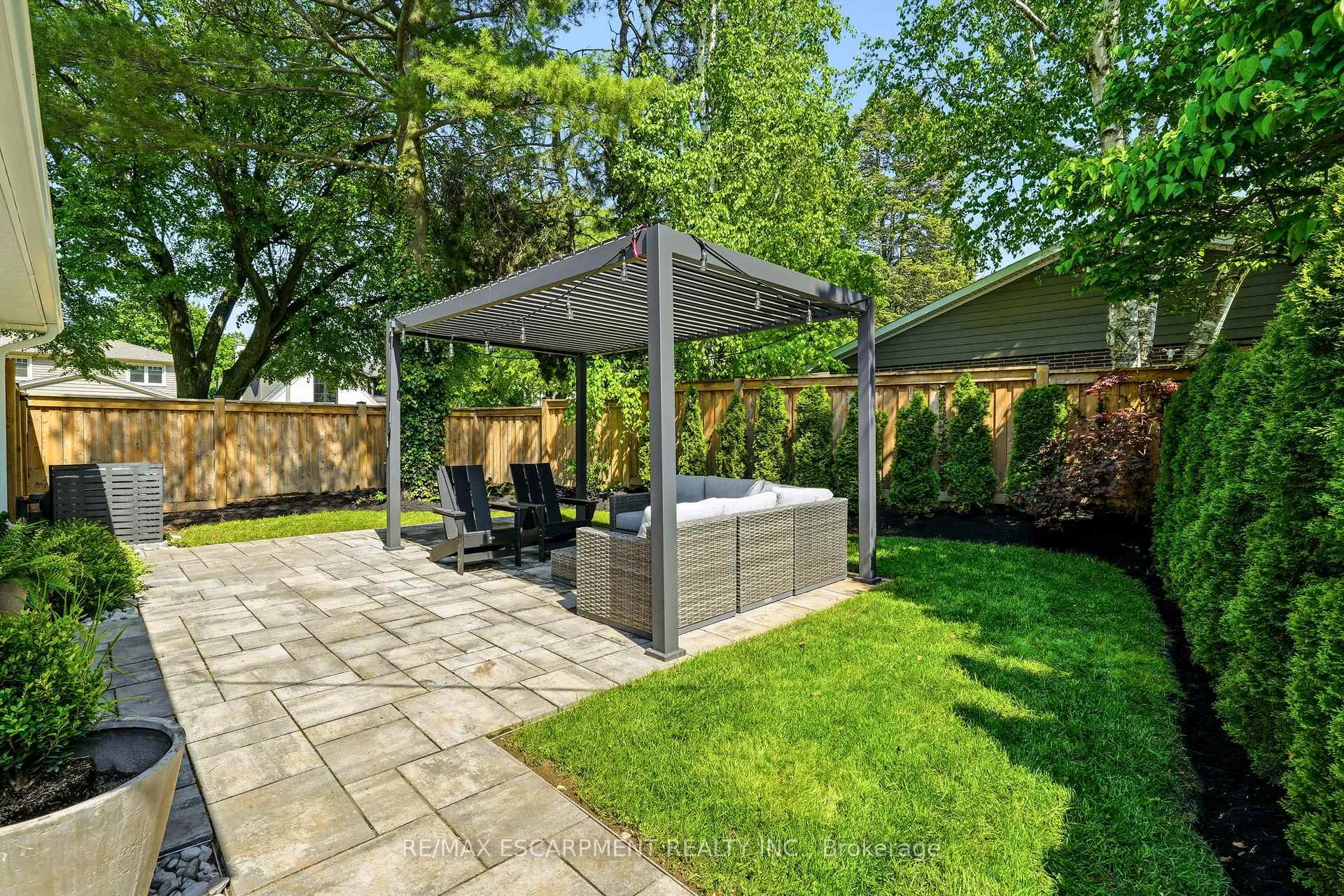 Photo 43 of 394 Rankin Drive, Burlington, Roseland — HOMEH