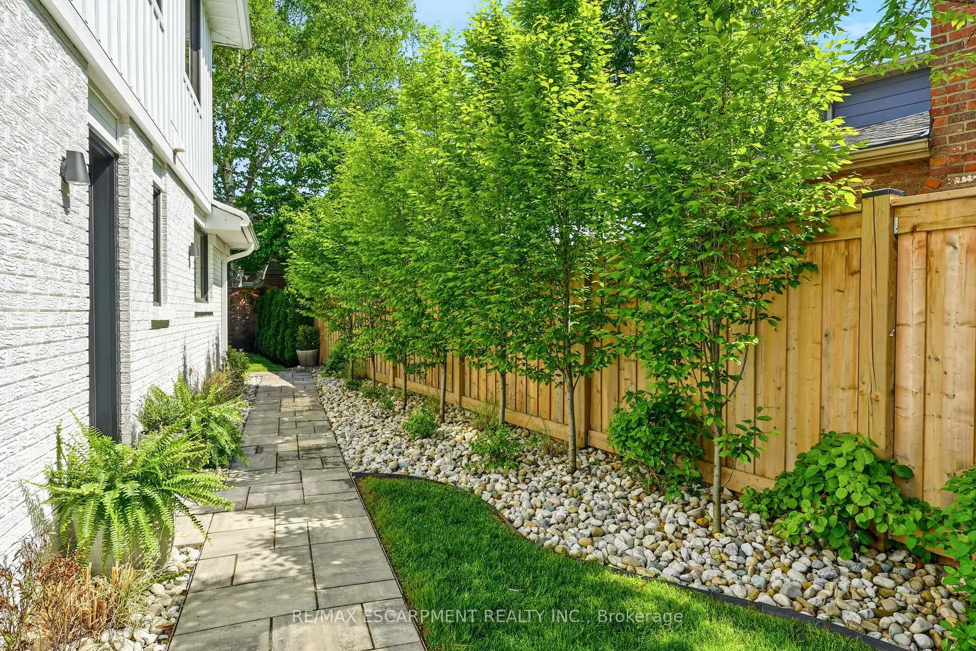 Photo 48 of 394 Rankin Drive, Burlington, Roseland — HOMEH