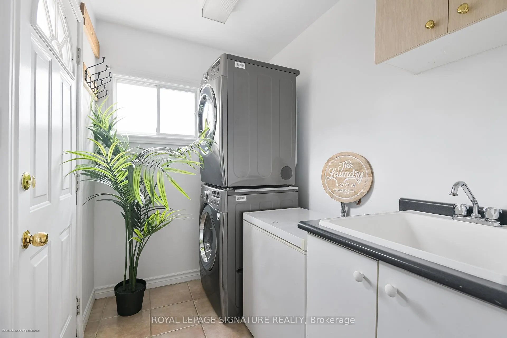 Photo 11 of 13 Auburn Avenue, Toronto, Corso Italia-Davenport — HOMEH