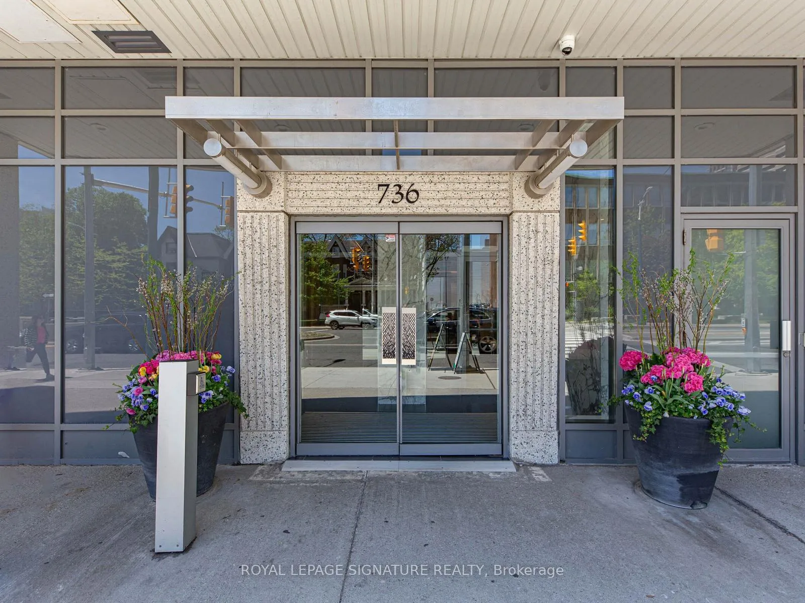 Photo 2 of Unit 409, 736 Spadina Avenue, Toronto, University — HOMEH