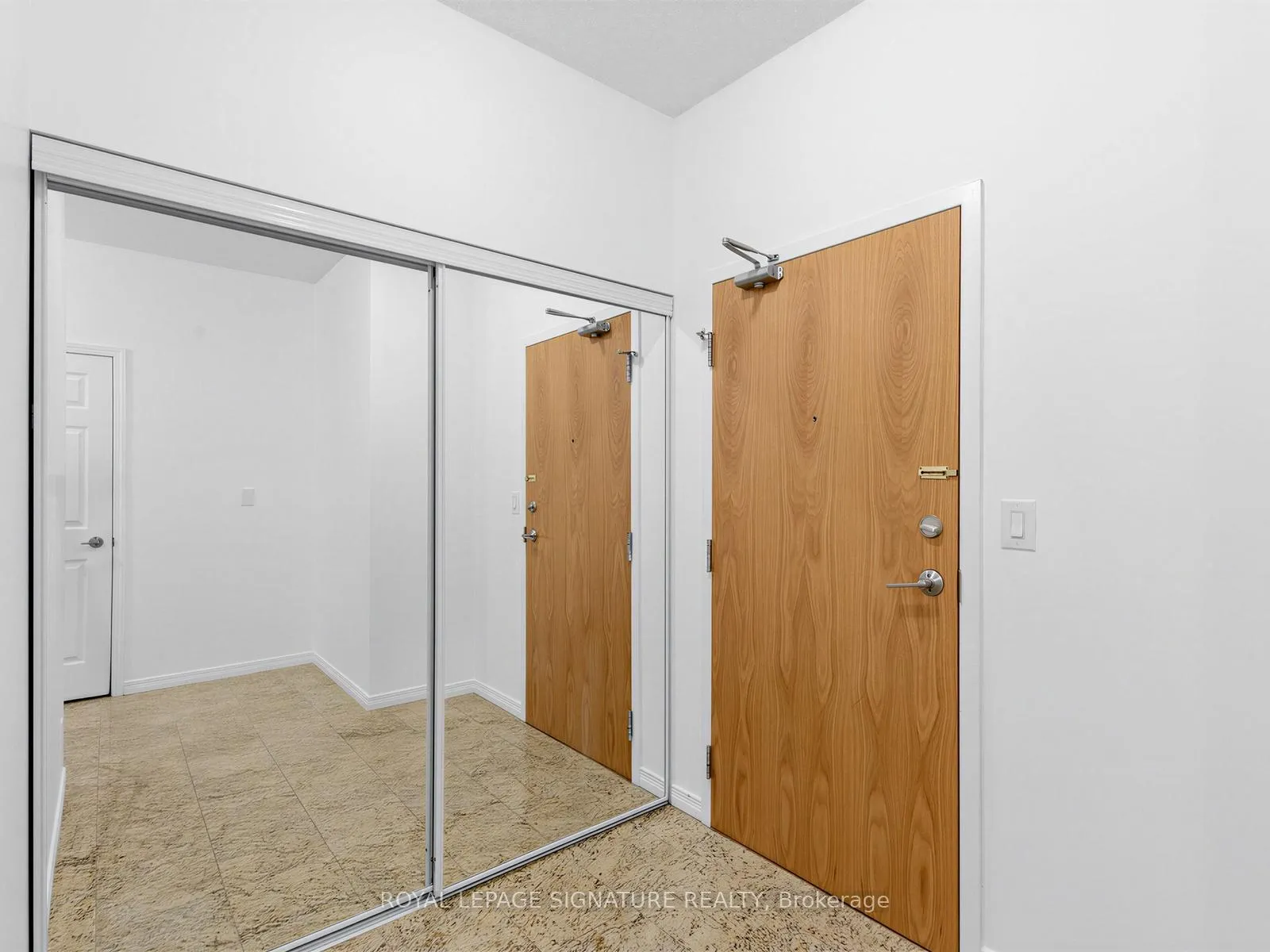 Photo 4 of Unit 409, 736 Spadina Avenue, Toronto, University — HOMEH