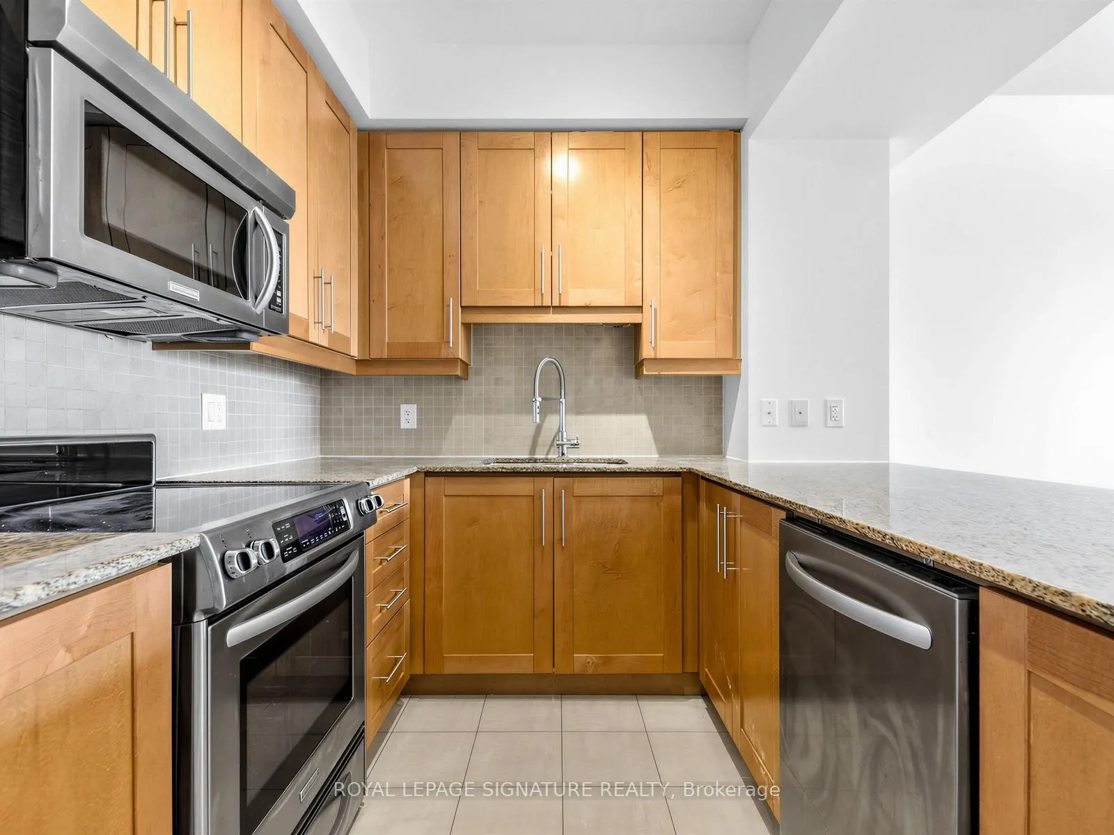Photo 5 of Unit 409, 736 Spadina Avenue, Toronto, University — HOMEH