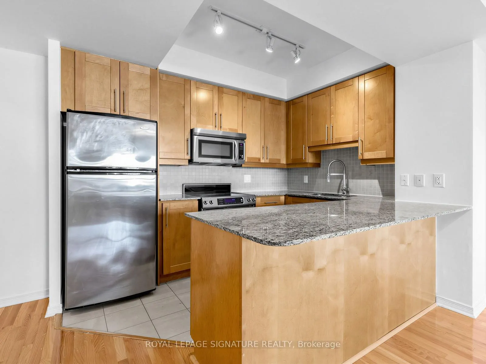 Photo 6 of Unit 409, 736 Spadina Avenue, Toronto, University — HOMEH