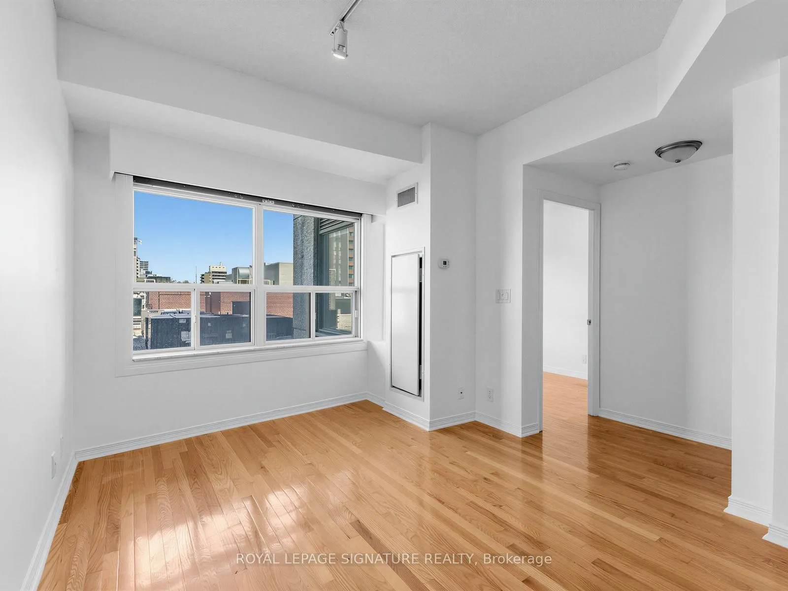 Photo 10 of Unit 409, 736 Spadina Avenue, Toronto, University — HOMEH