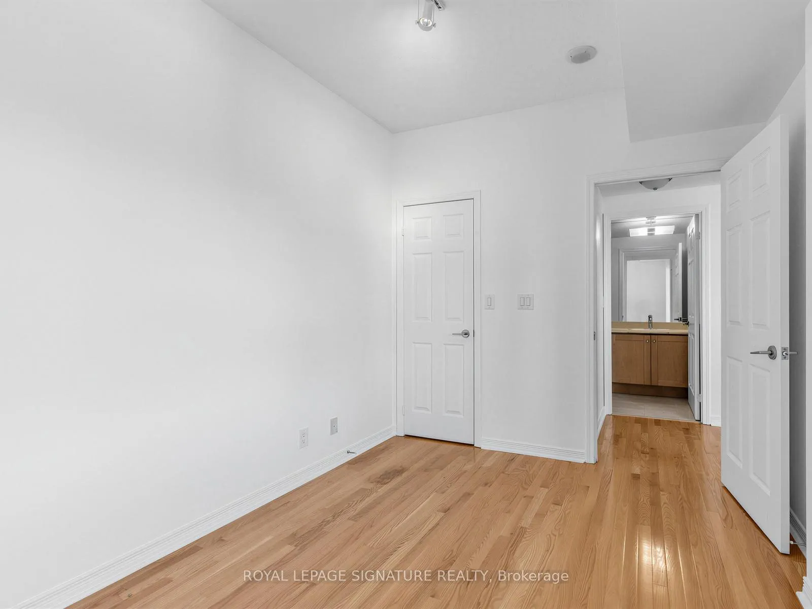Photo 13 of Unit 409, 736 Spadina Avenue, Toronto, University — HOMEH
