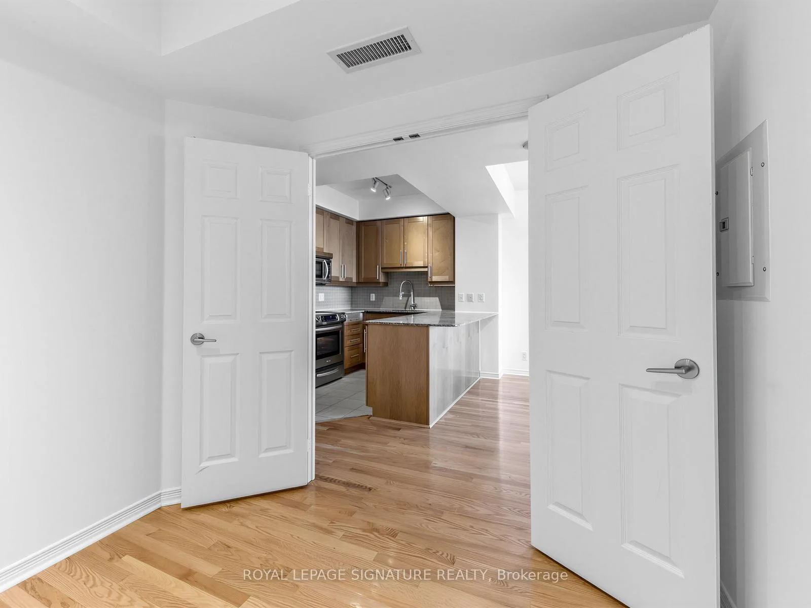 Photo 17 of Unit 409, 736 Spadina Avenue, Toronto, University — HOMEH