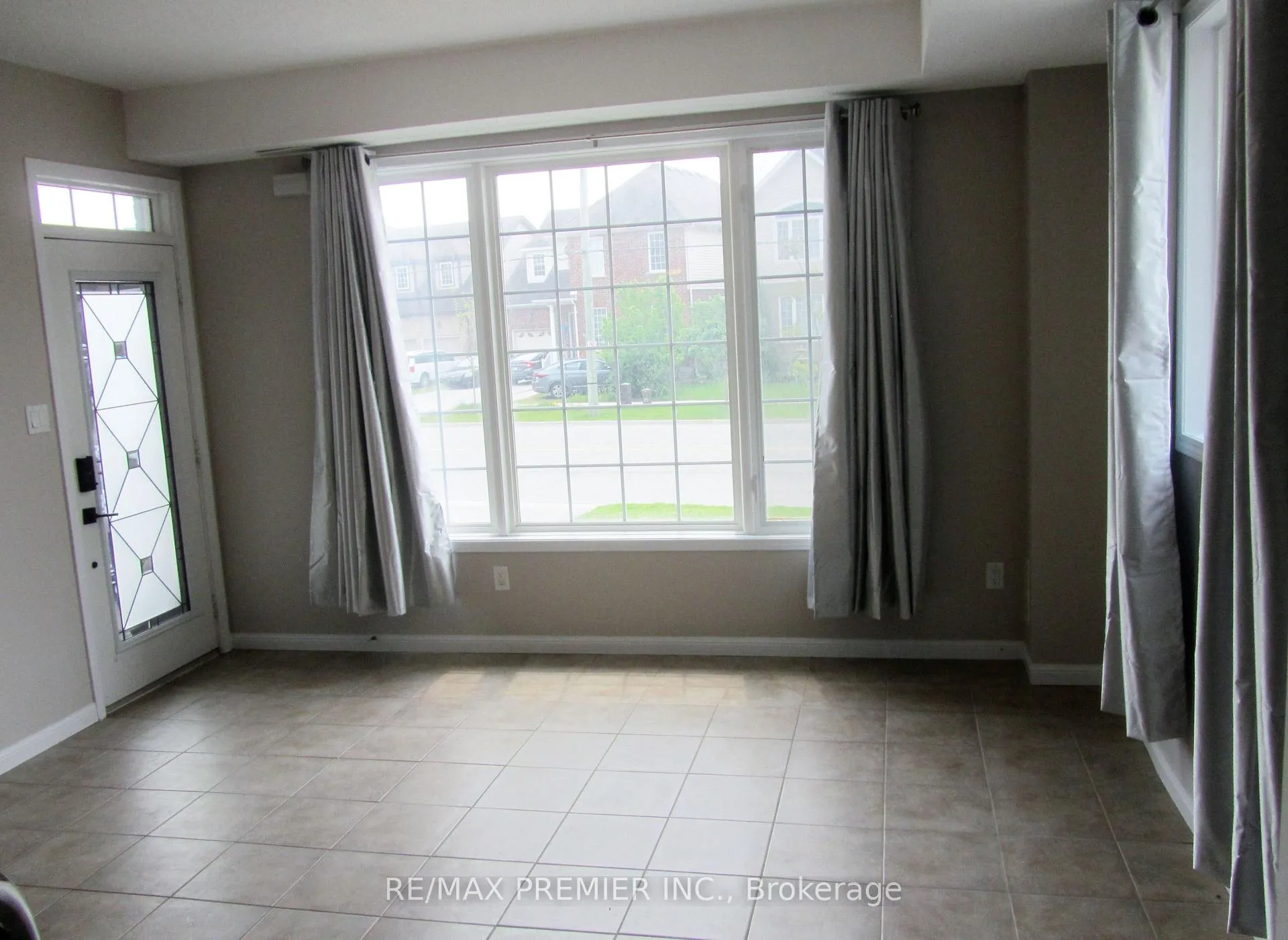 Photo 4 of Unit Unit B, 342 Edgehill Drive, Barrie, Edgehill Drive — HOMEH