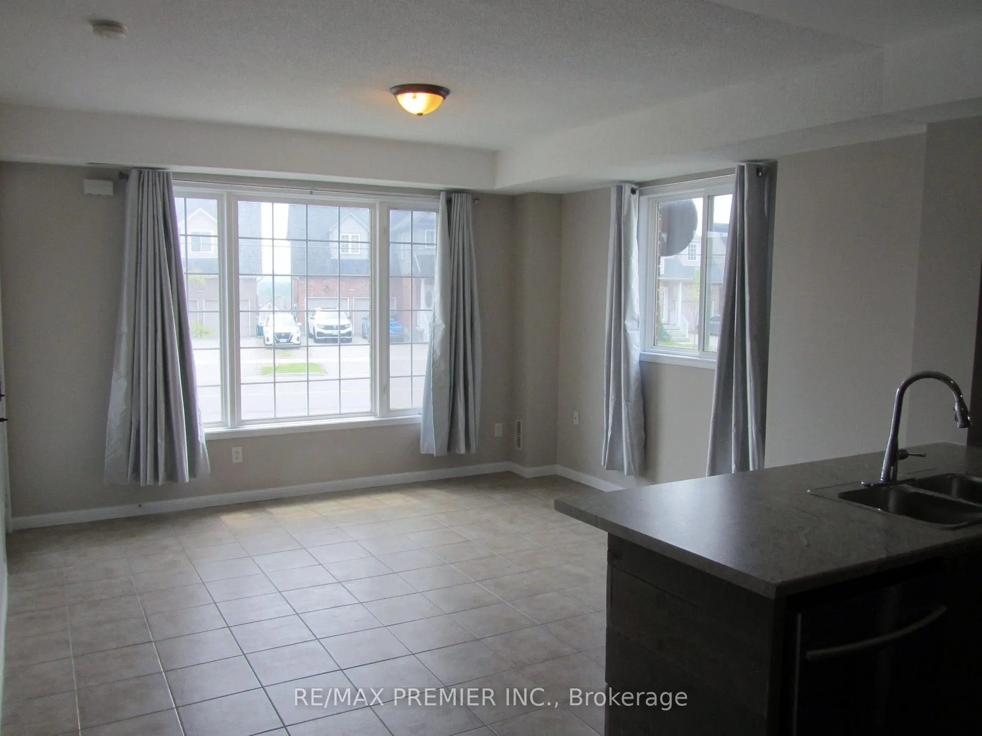 Photo 5 of Unit Unit B, 342 Edgehill Drive, Barrie, Edgehill Drive — HOMEH