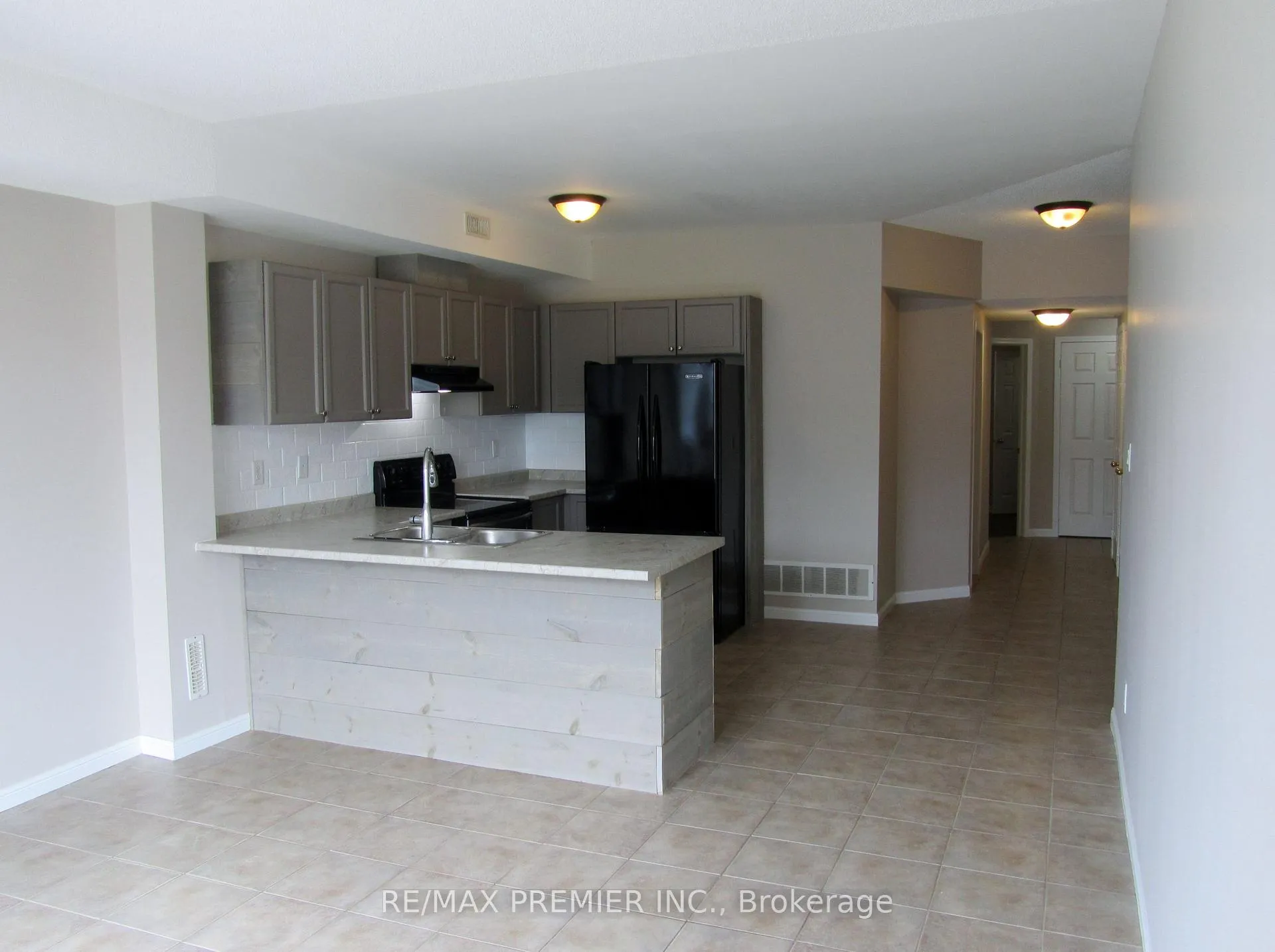 Photo 6 of Unit Unit B, 342 Edgehill Drive, Barrie, Edgehill Drive — HOMEH