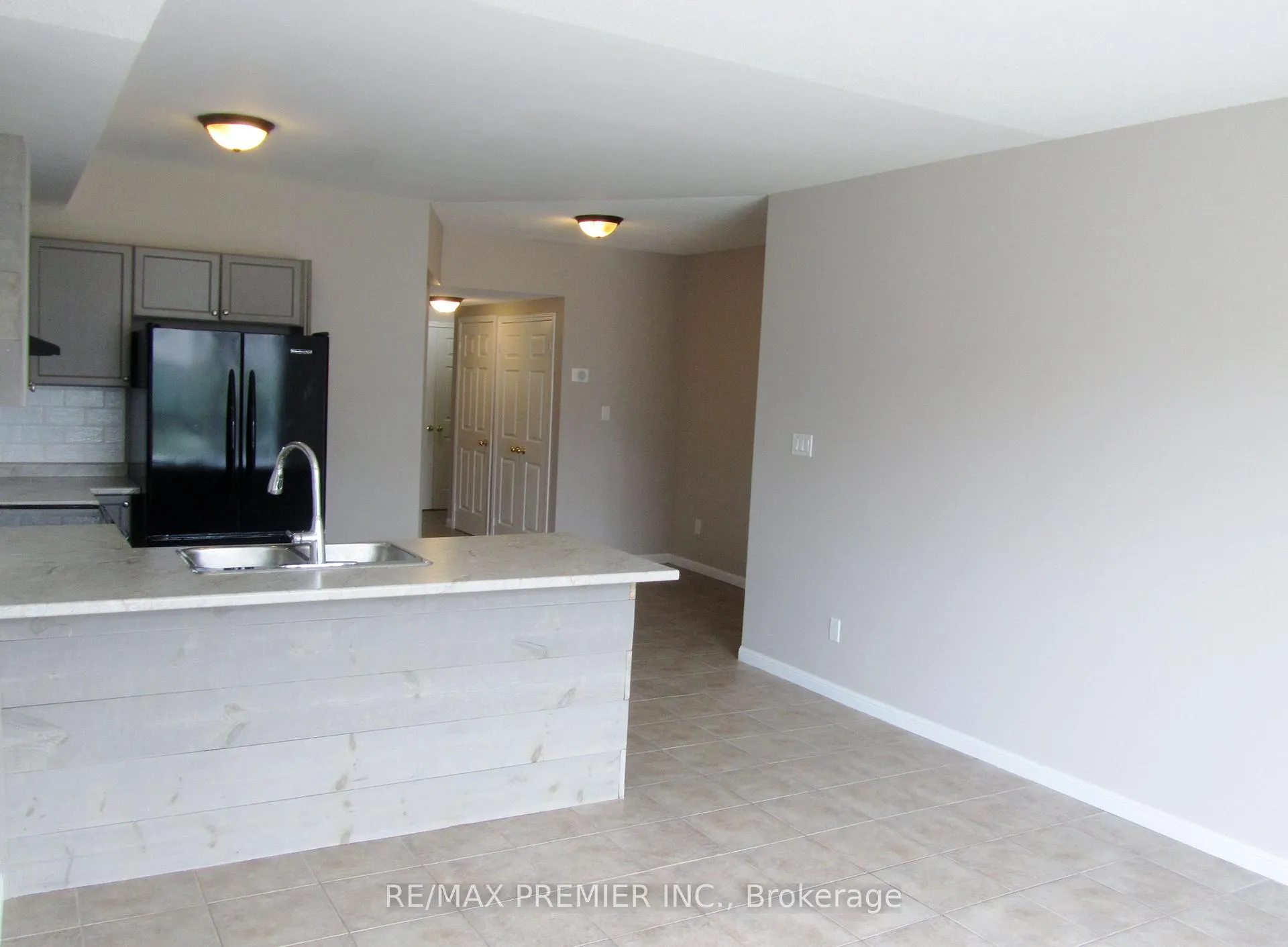 Photo 7 of Unit Unit B, 342 Edgehill Drive, Barrie, Edgehill Drive — HOMEH