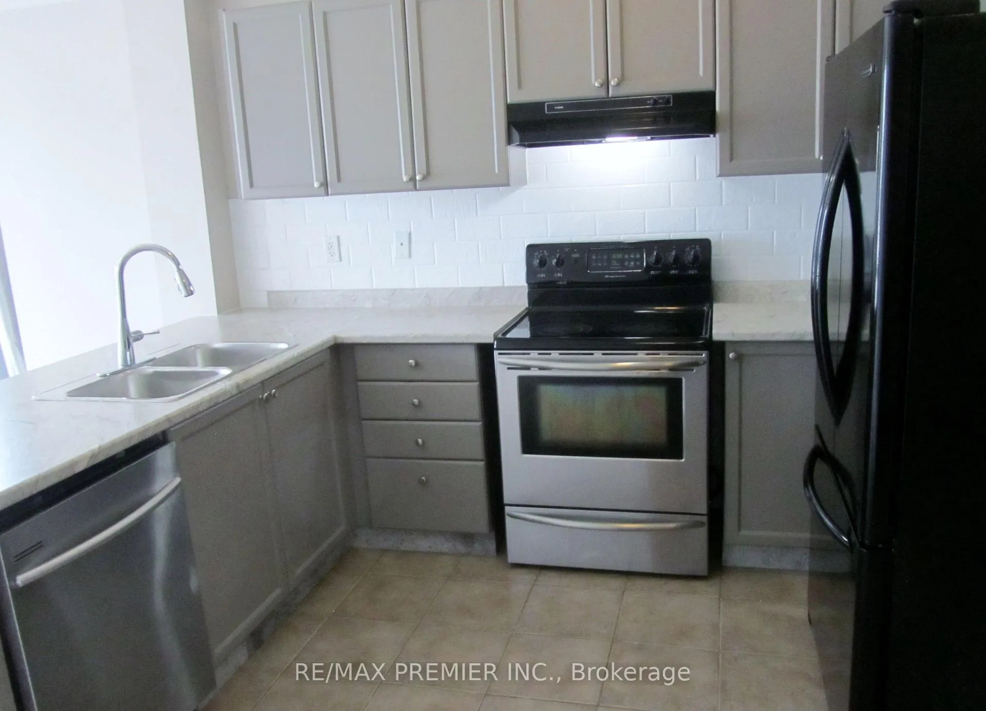 Photo 9 of Unit Unit B, 342 Edgehill Drive, Barrie, Edgehill Drive — HOMEH