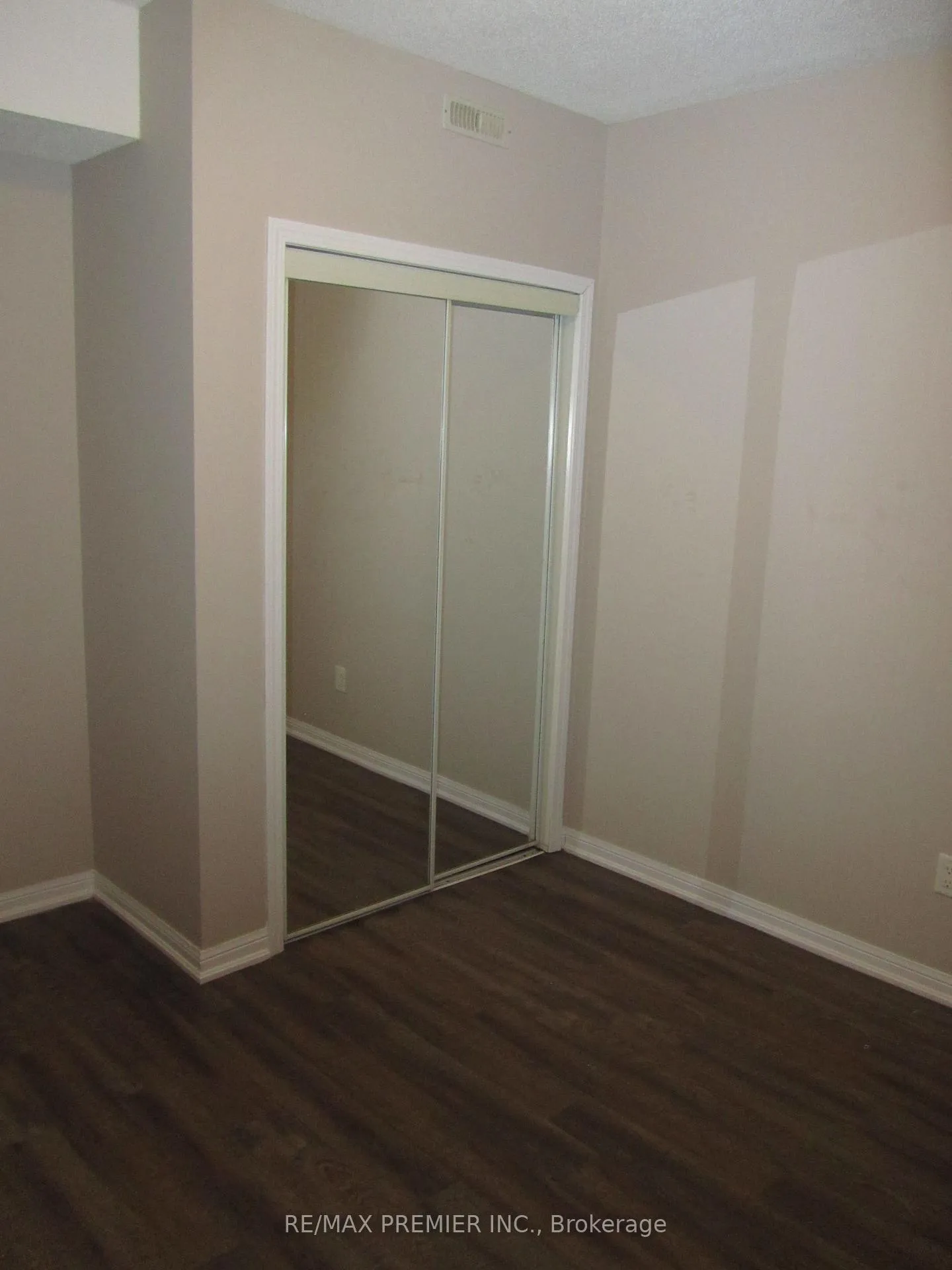 Photo 15 of Unit Unit B, 342 Edgehill Drive, Barrie, Edgehill Drive — HOMEH