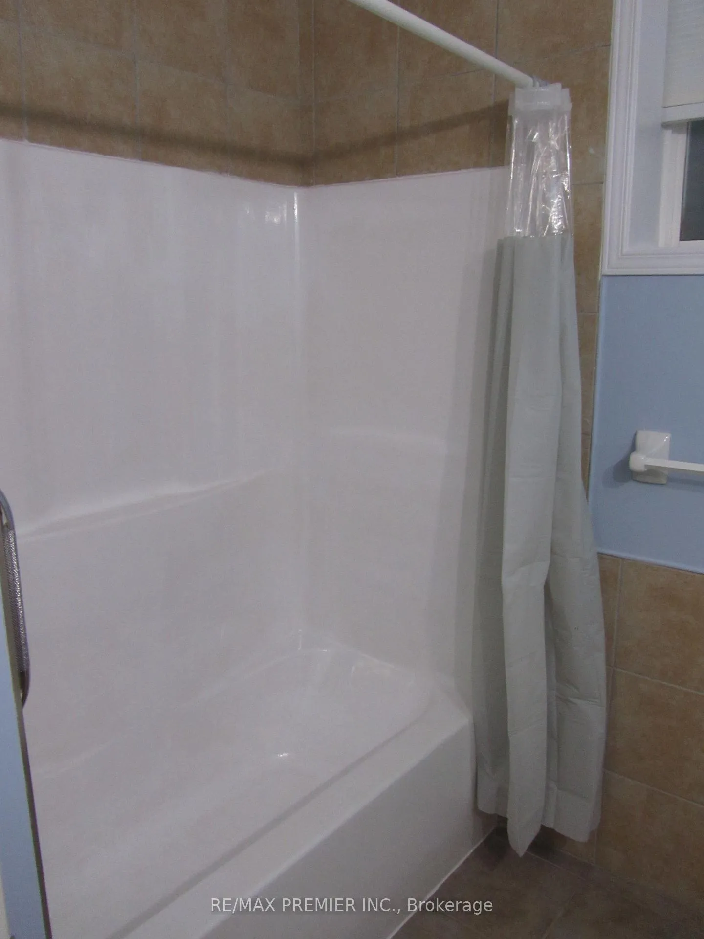 Photo 17 of Unit Unit B, 342 Edgehill Drive, Barrie, Edgehill Drive — HOMEH