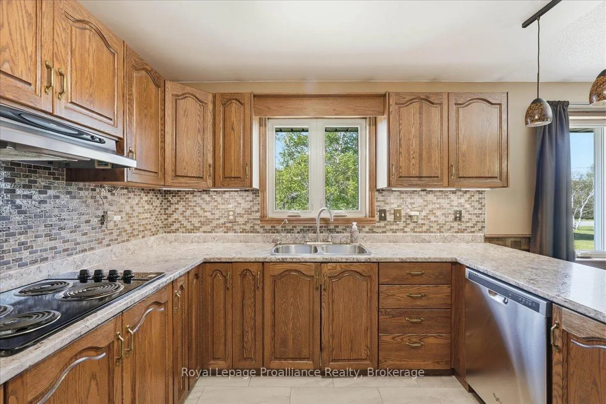 Photo 3 of 330 Thrasher Road, Belleville, Thurlow Ward — HOMEH