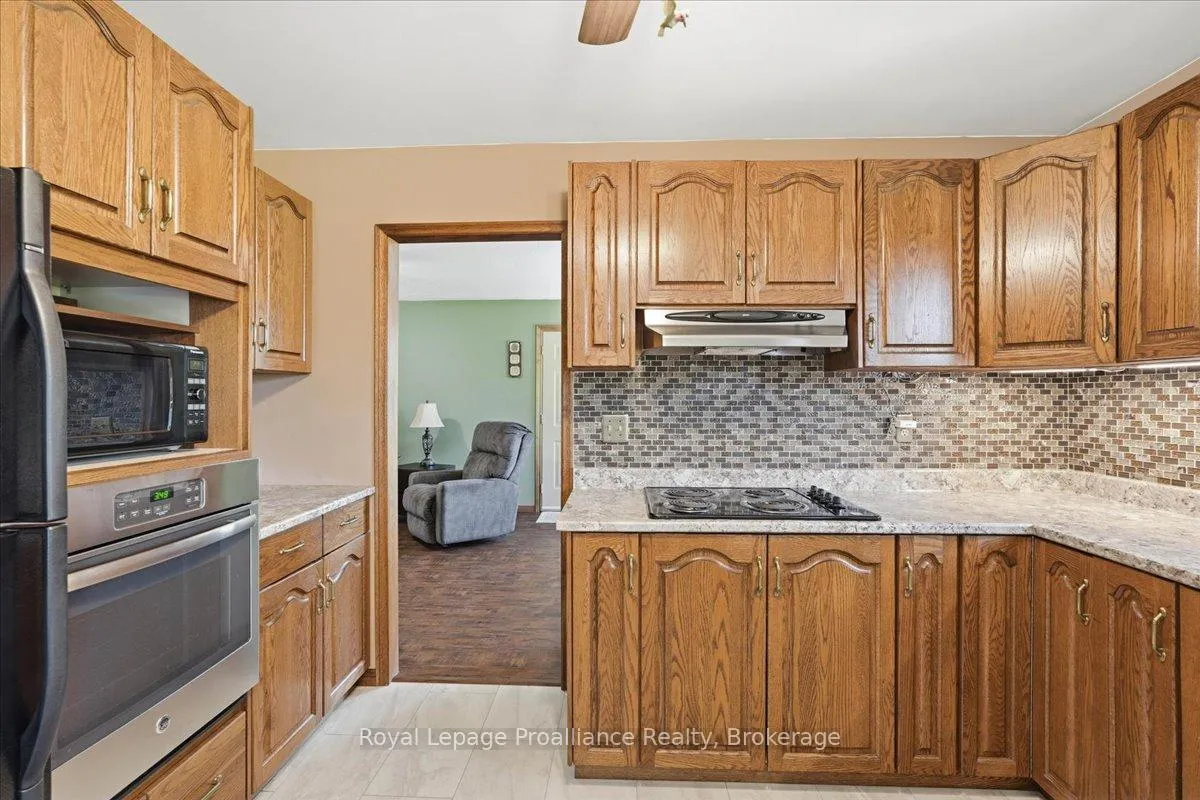 Photo 4 of 330 Thrasher Road, Belleville, Thurlow Ward — HOMEH