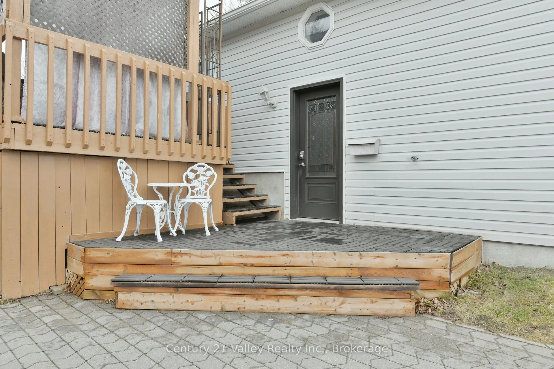 Photo 2 of 99 Queen Street N, Renfrew — HOMEH