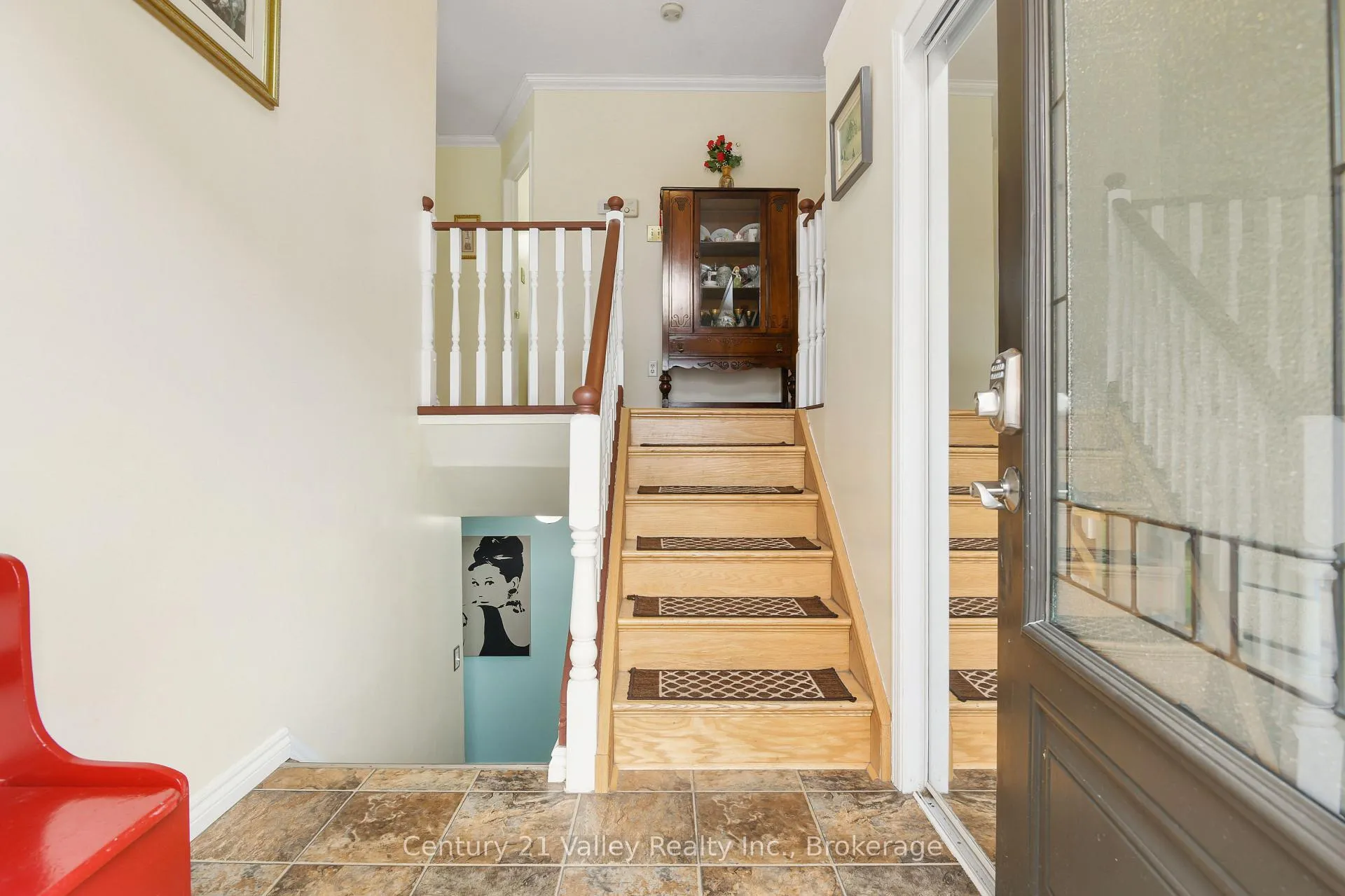Photo 3 of 99 Queen Street N, Renfrew — HOMEH