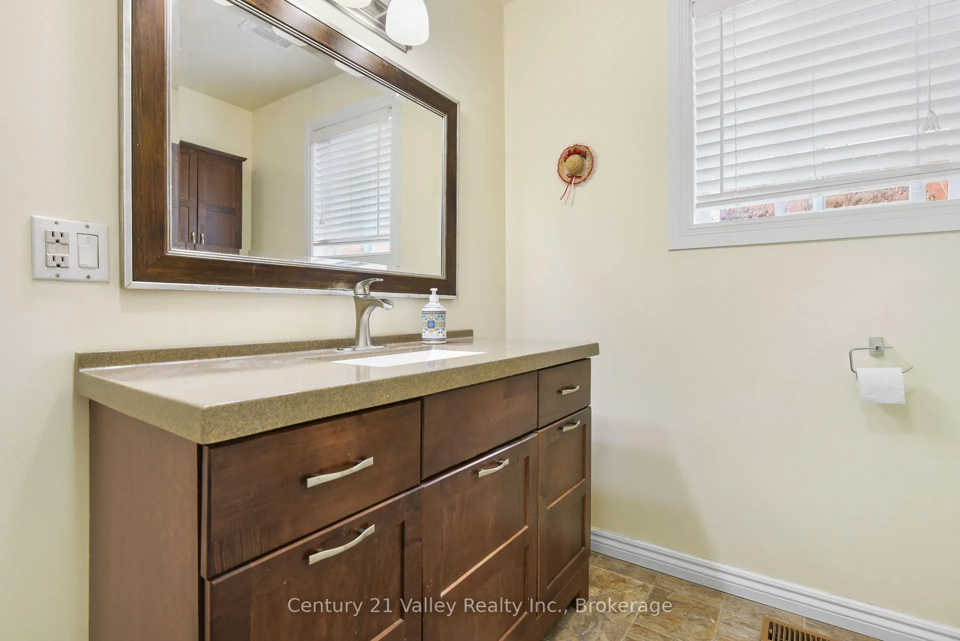 Photo 17 of 99 Queen Street N, Renfrew — HOMEH