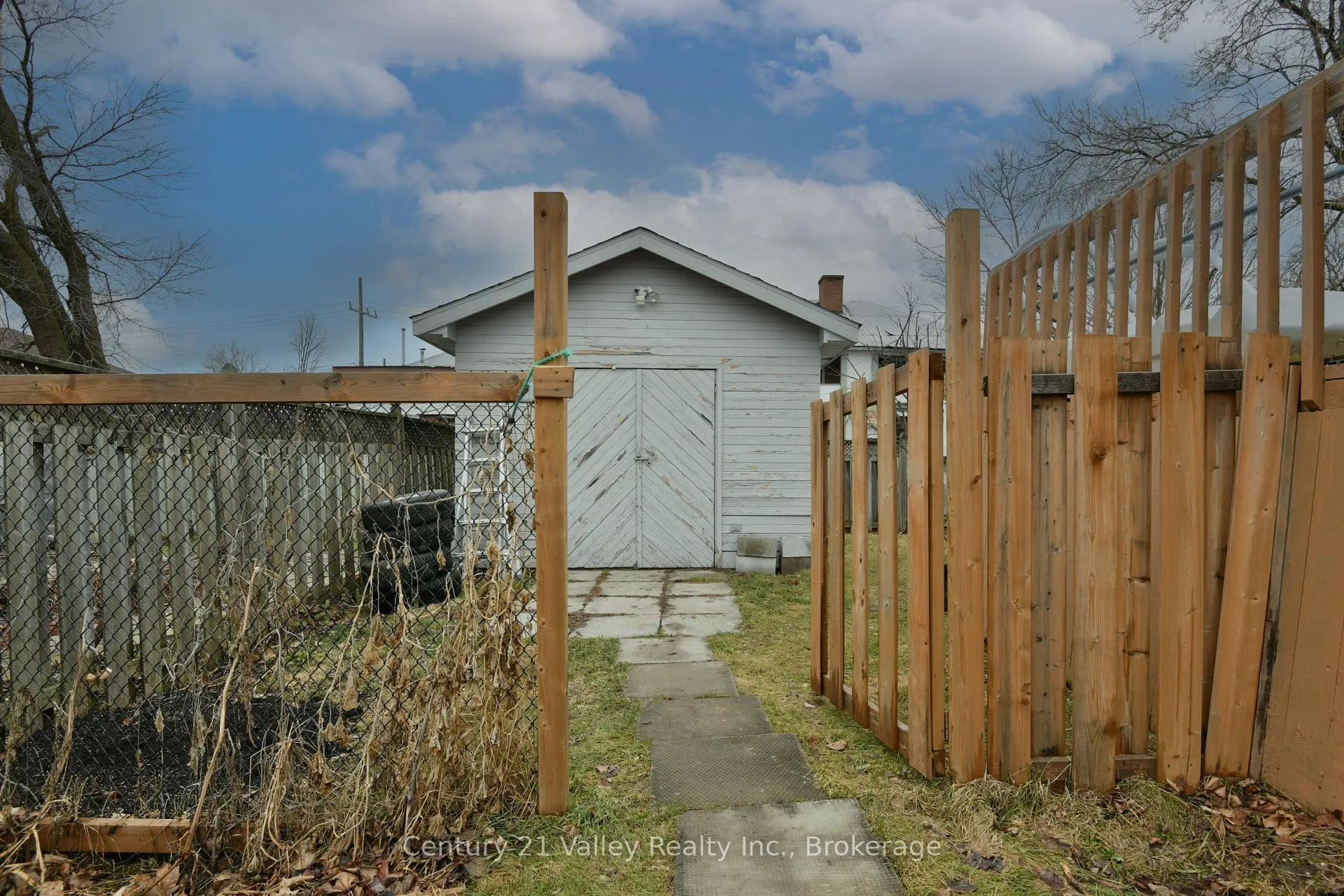 Photo 31 of 99 Queen Street N, Renfrew — HOMEH