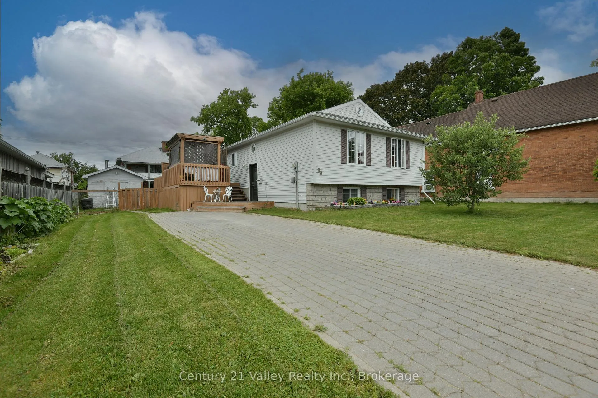 Photo 36 of 99 Queen Street N, Renfrew — HOMEH