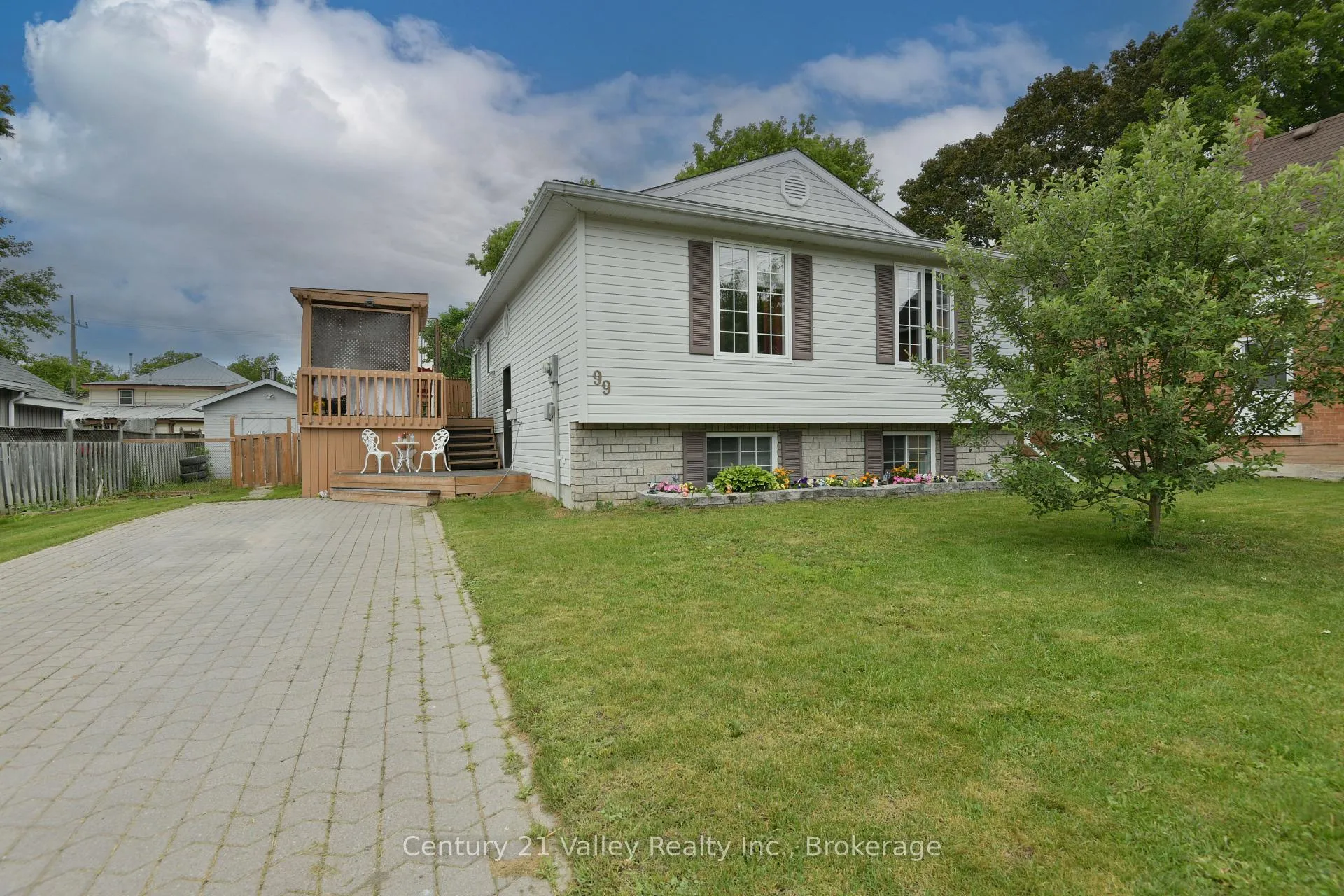 Photo 37 of 99 Queen Street N, Renfrew — HOMEH