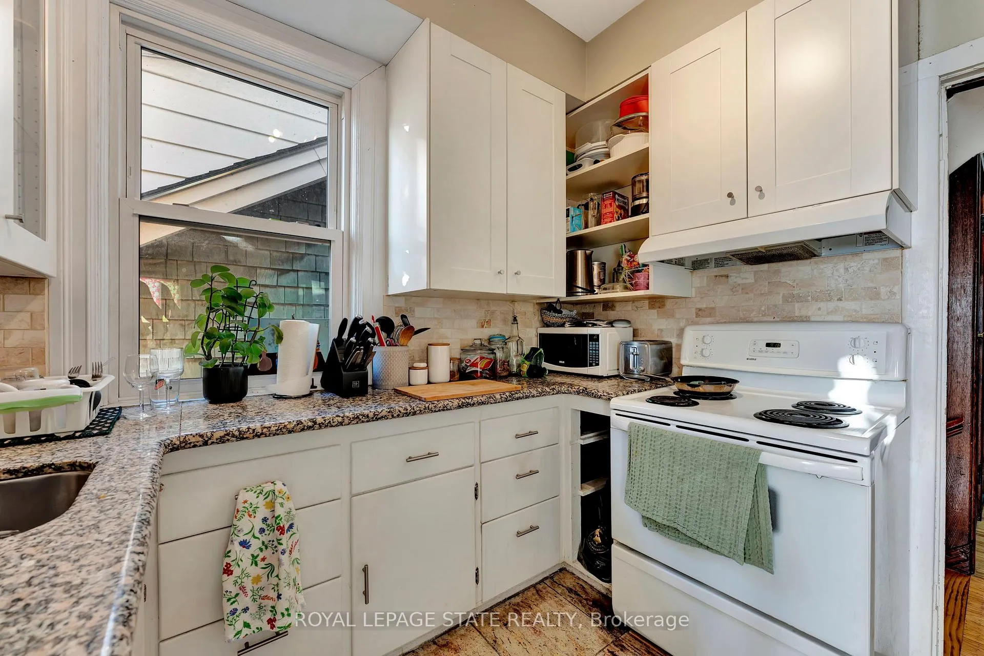 Photo 17 of 70 Belview Avenue, Hamilton, Crown Point — HOMEH