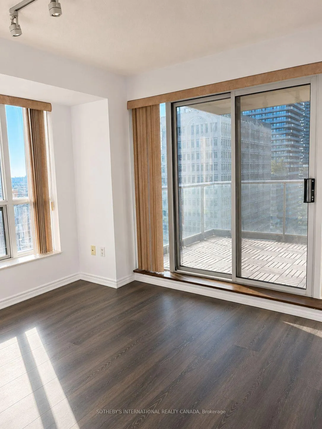 Photo 17 of 909 Bay Street, Toronto, Bay Street Corridor — HOMEH