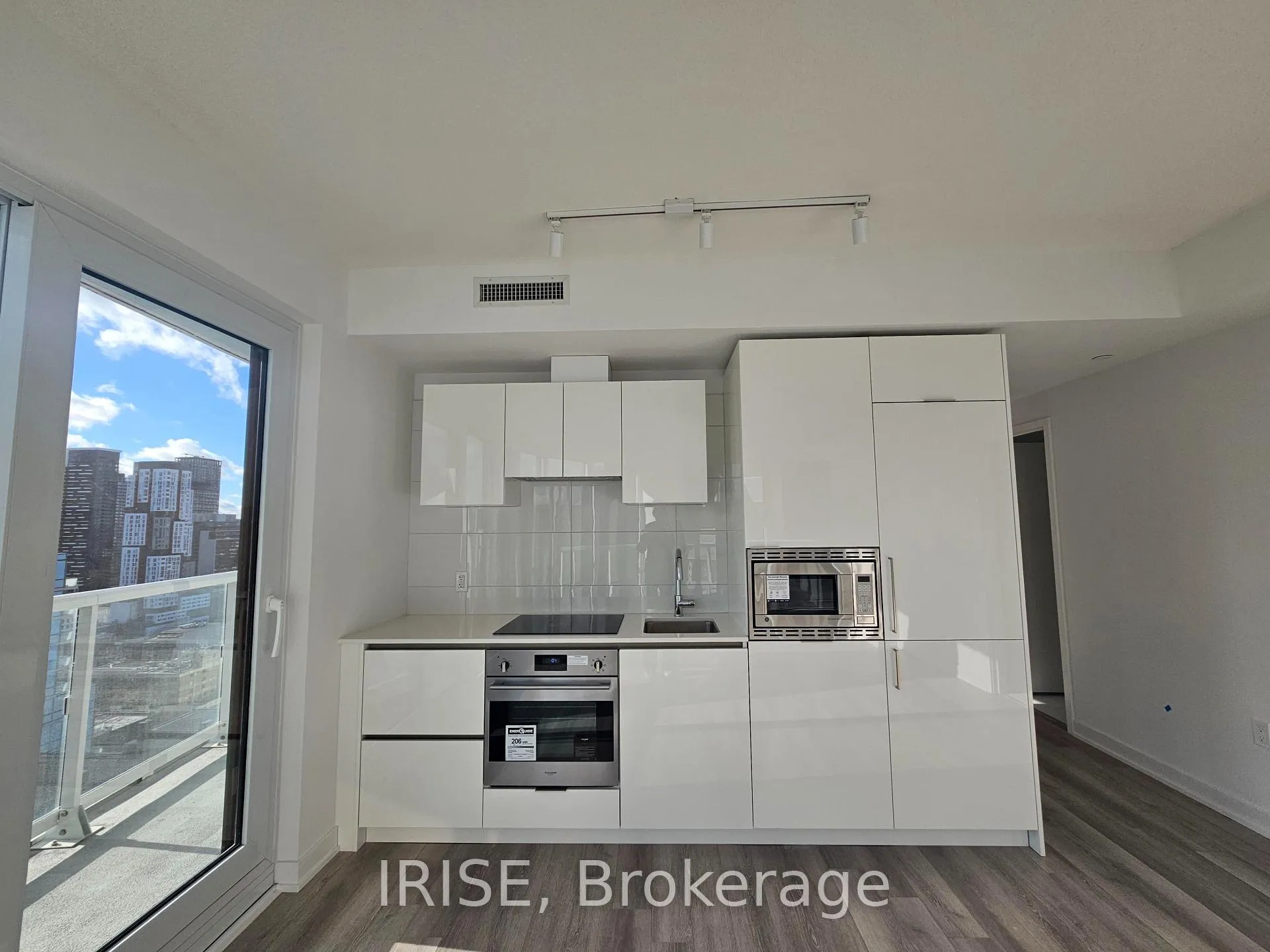 Photo 6 of Unit 2414, 230 Simcoe Street, Toronto, Kensington-Chinatown — HOMEH
