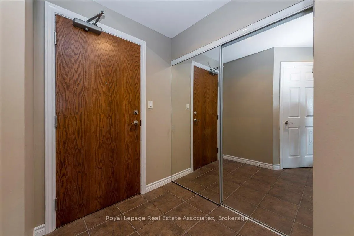 Photo 5 of Unit 811, 37 Ellen Street, Barrie, City Centre — HOMEH
