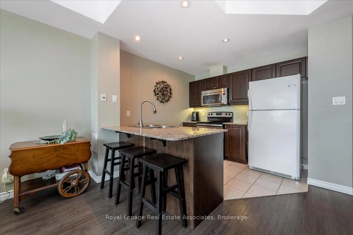 Photo 6 of Unit 811, 37 Ellen Street, Barrie, City Centre — HOMEH