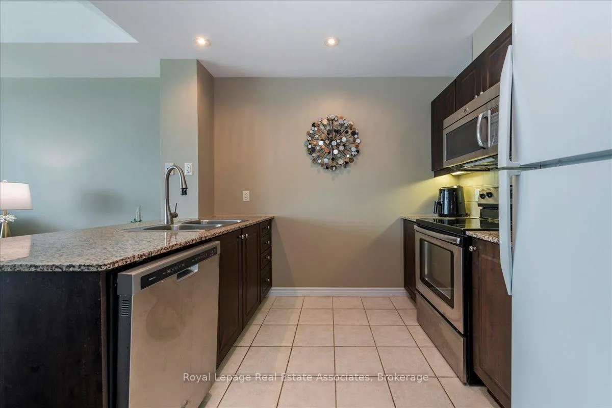 Photo 7 of Unit 811, 37 Ellen Street, Barrie, City Centre — HOMEH