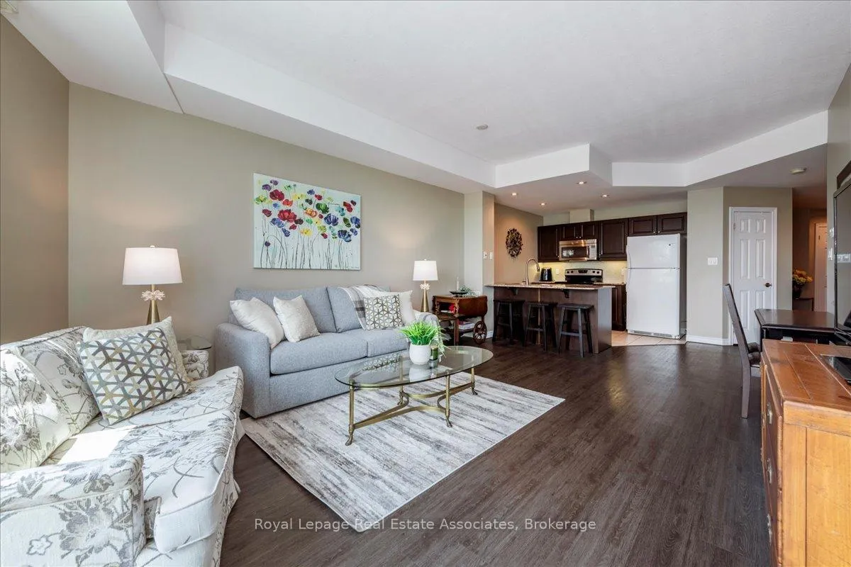 Photo 8 of Unit 811, 37 Ellen Street, Barrie, City Centre — HOMEH