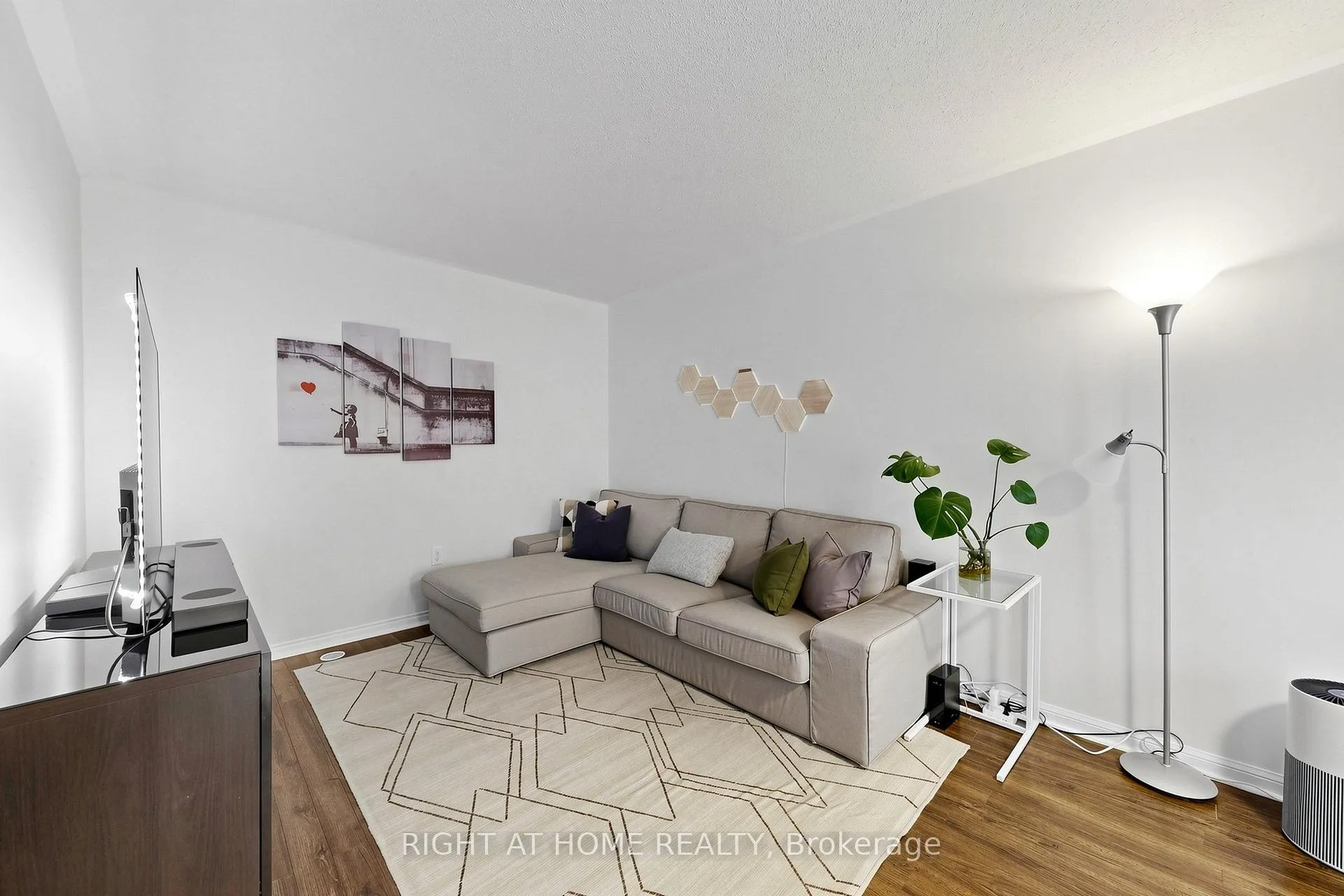 Photo 7 of 252 Wetenhall Landing, Milton, Harrison — HOMEH