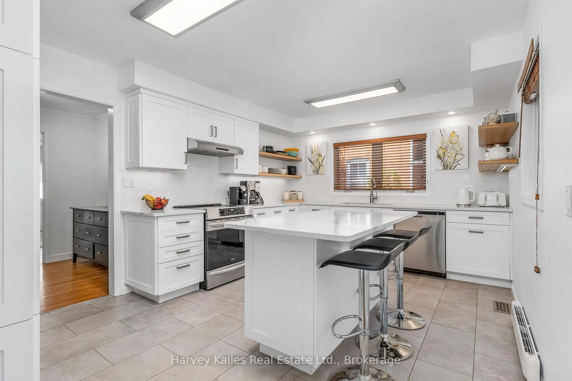 Photo 12 of 18 Centre Street, Prince Edward County, Picton Ward — HOMEH