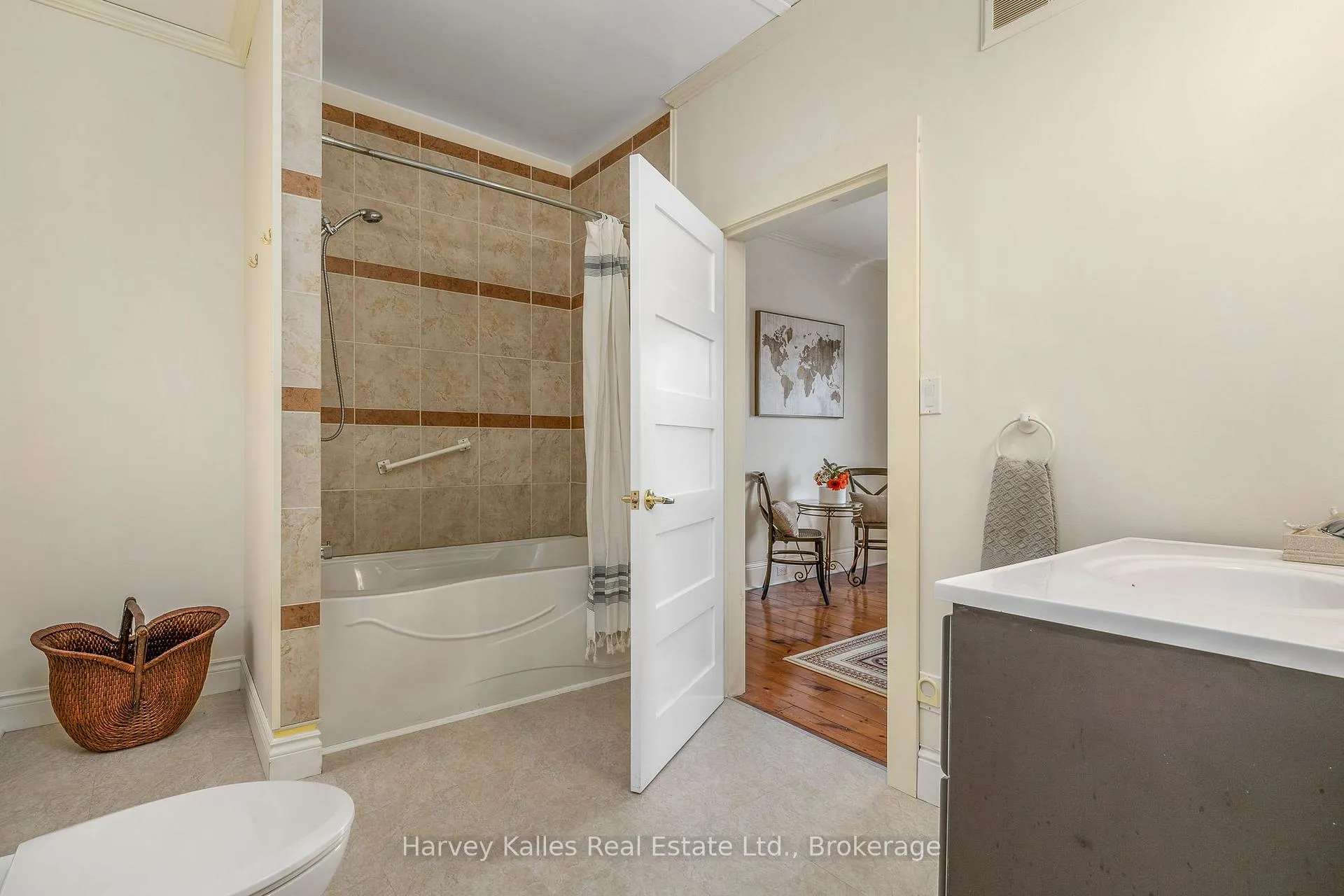 Photo 31 of 18 Centre Street, Prince Edward County, Picton Ward — HOMEH