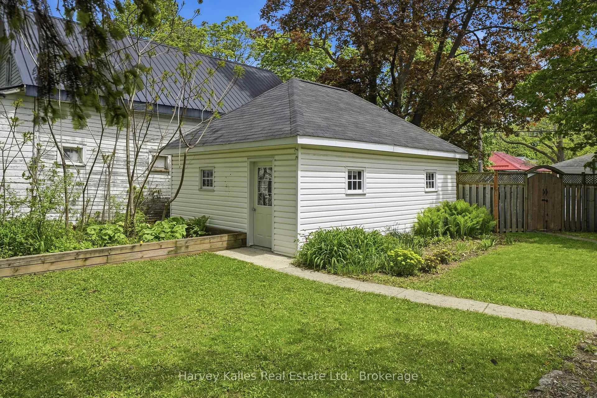 Photo 38 of 18 Centre Street, Prince Edward County, Picton Ward — HOMEH